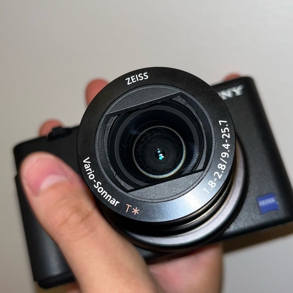 Sony RX100 Mark V - Picture 2 of 10